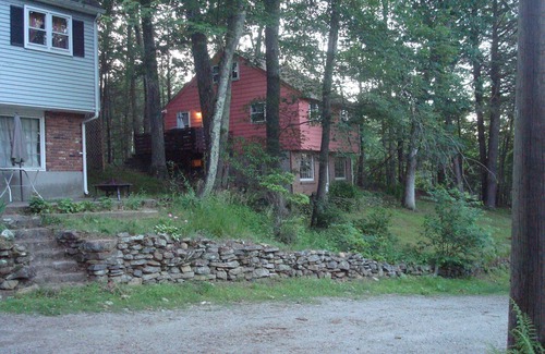 Holland Cottage | Cozy Hillside Lakehouse, Lake View, Private Beach and Dock
