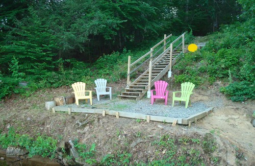 Holland Cottage | Cozy Hillside Lakehouse, Lake View, Private Beach and Dock