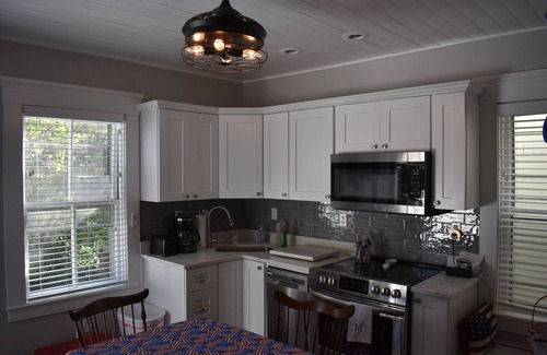 Bristol Apartment | Cozy, historic home, 1 BR located 2 blocks from downtown Bristol RI