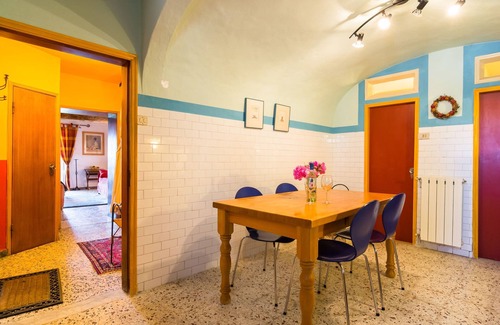 Montecastelli House | Cozy Holiday Home in Montecastelli Pisano with Balcony