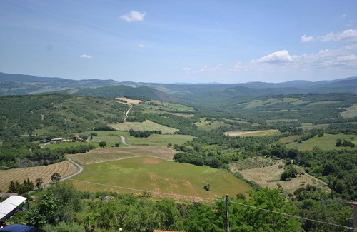 Montecastelli House | Cozy Holiday Home in Montecastelli Pisano with Balcony