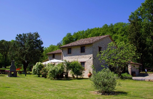 Piegaro House | Cozy Holiday Home in Pietrafitta Umbria with Garden