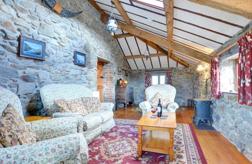 Llanfaglan House | Cozy Holiday Home in Llanfaglan with barbecue