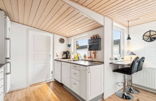 Akirkeby Villa | Cozy holiday home with lots of charm