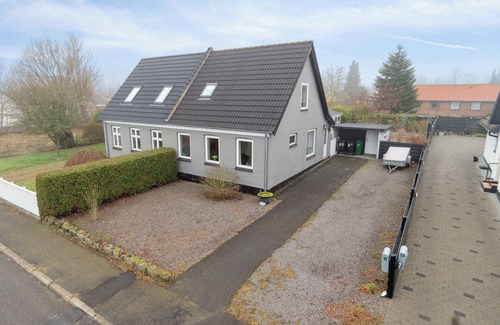 Akirkeby Villa | Cozy holiday home with lots of charm