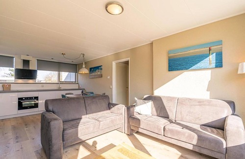 Den Burg House | Cozy holiday home with hot tub on Texel