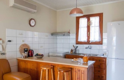 Lourdata House | Cozy Home -5 min from Lourdas Beach
