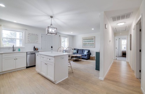 Whitemarsh Island House | Cozy home centrally located between Tybee Island & Downtown Savannah.