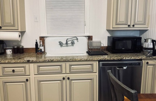 Cle Elum House | Cozy home Cle Elum 2BR/1BA, AC, EV charging, near downtown & highway access