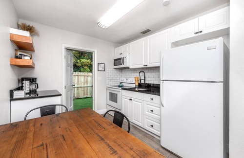 Largo House | Cozy home fenced in yard, near dwntwn&beaches