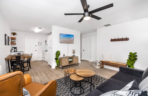 Largo House | Cozy home fenced in yard, near dwntwn&beaches