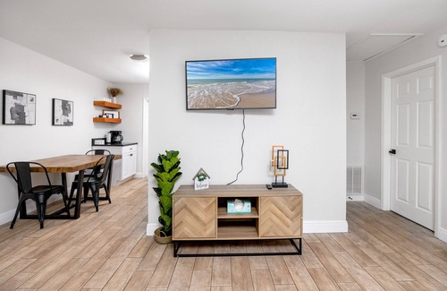 Largo House | Cozy home fenced in yard, near dwntwn&beaches