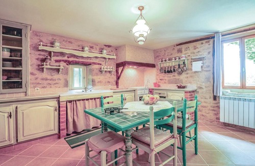 Terrasson-la-Villedieu House | Cozy home in Terrasson-Lavilledieu with WiFi