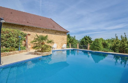 Terrasson-la-Villedieu House | Cozy home in Terrasson-Lavilledieu with WiFi