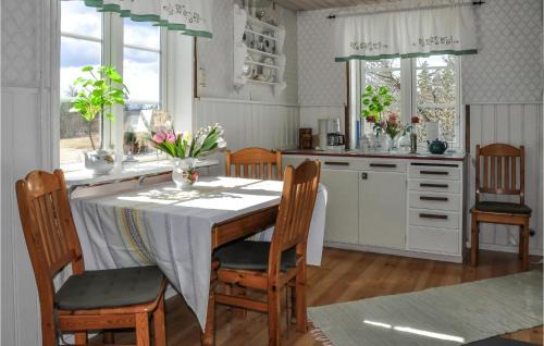 Arjang House | Cozy Home In Årjäng With Kitchen