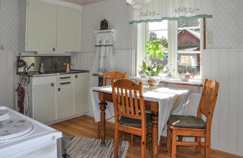 Arjang House | Cozy Home In Årjäng With Kitchen