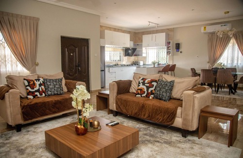 Patang West House | Cozy home in a quiet neighborhood