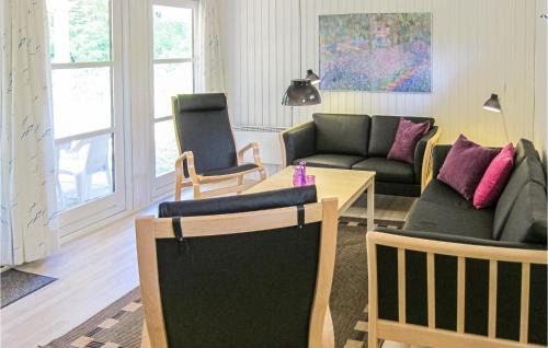 Oster Somarken House | Cozy Home In Aakirkeby With Wifi