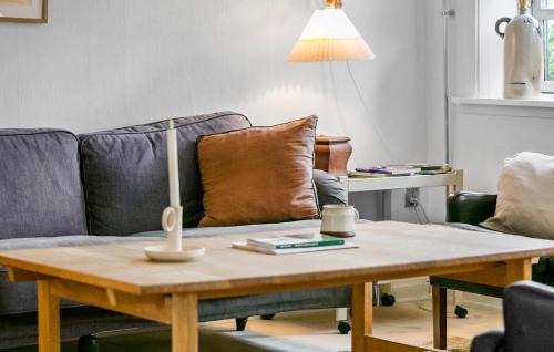 Tejn House | Cozy Home In Allinge With Kitchen