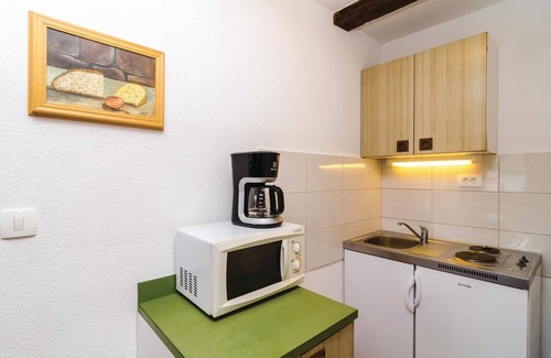 Bacina House | Cozy home in Bacina with house sea view