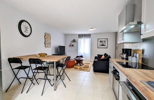 Ardentes Cottage | Cozy Home in Berry: Comfy, Quiet, Family-Friendly, Close to Châteauroux, Parking Included