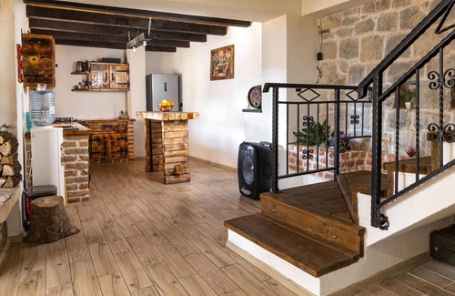 Blaca House | Cozy home in Blaca with WiFi