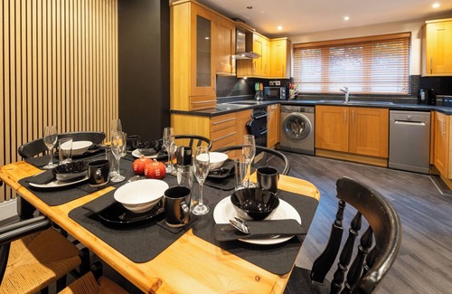 Staple Hill House | Cozy home in Bristol,Contractors, Relocation, Families, Parking, WIFI,SMARTTV