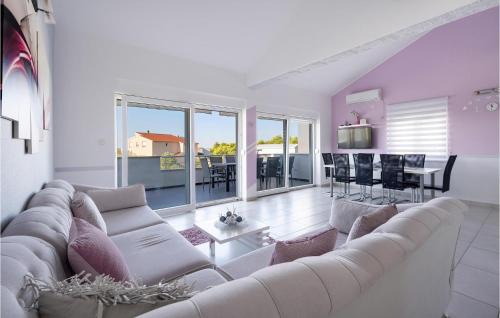 Brodarica House | Cozy Home In Brodarica With Sauna
