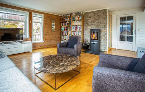 Osteroy House | Cozy Home In Bruvik With Wifi