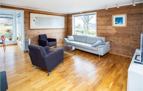 Osteroy House | Cozy Home In Bruvik With Wifi