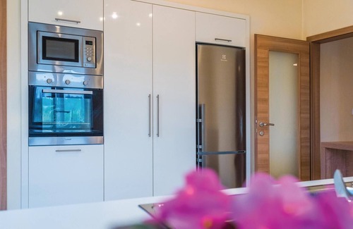 Sibenik House | Cozy home in Dubrava with WiFi
