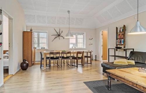 Engesvang House | Cozy Home In Engesvang With Wifi