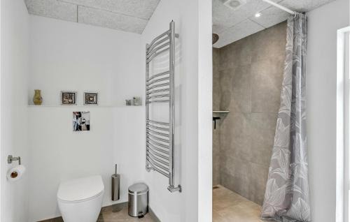 Hvalpsund House | Cozy Home In Farsø With Wifi