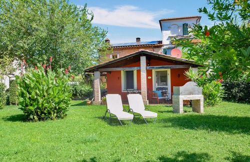 Calcinaia House | Cozy home in Fornacette PI with WiFi