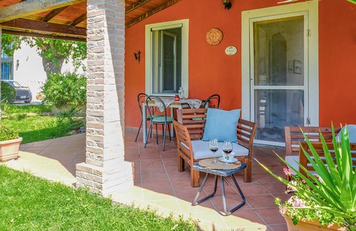 Calcinaia House | Cozy home in Fornacette PI with WiFi