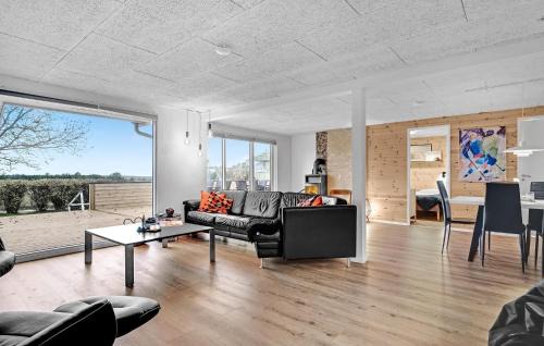 Bønnerup Strand House | Cozy Home In Glesborg With Sauna