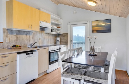 Hanstholm House | Cozy home in Hanstholm with kitchen
