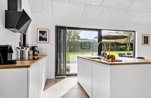Hejlsminde Strand House | Cozy home in Hejls with sauna