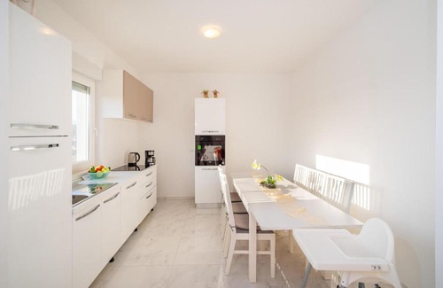 Gornji Karin House | Cozy Home In Karin Gornji With Kitchen