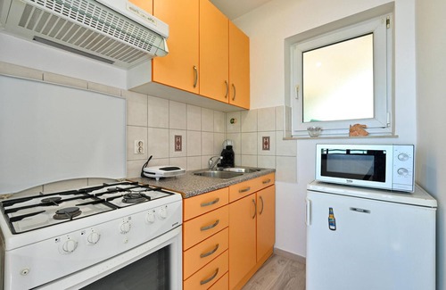 Novi Marof House | Cozy home in Madzarevo with kitchen