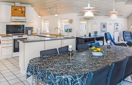 Houstrup House | Cozy home in Nørre Nebel with kitchen