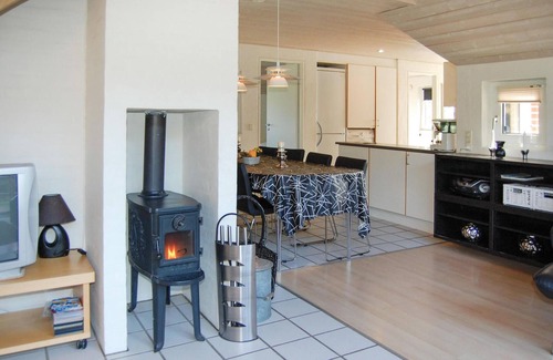 Houstrup House | Cozy home in Nørre Nebel with kitchen