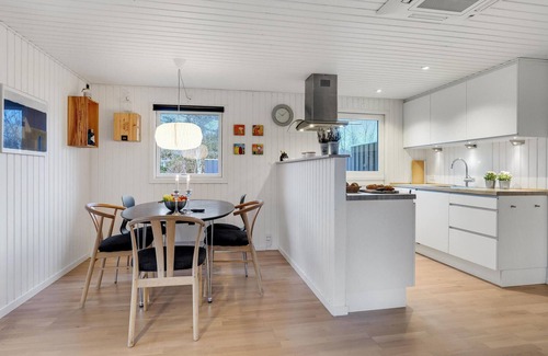 Rødhus House | Cozy home in Pandrup with kitchen