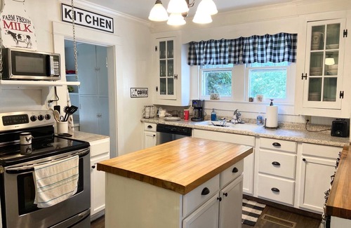 Greenbush House | Cozy Home in Peaceful Location-Short Drive to Beaches & Bay