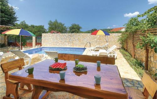 Primorski Dolac House | Cozy Home In Primorski Dolac With Wifi