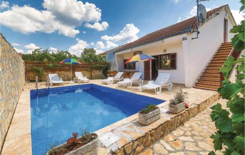 Primorski Dolac House | Cozy Home In Primorski Dolac With Wifi