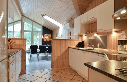 Houvig Strand House | Cozy home in Ringkøbing with kitchen