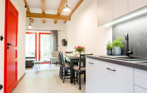 Debina House | Cozy Home In Rowy With Kitchen