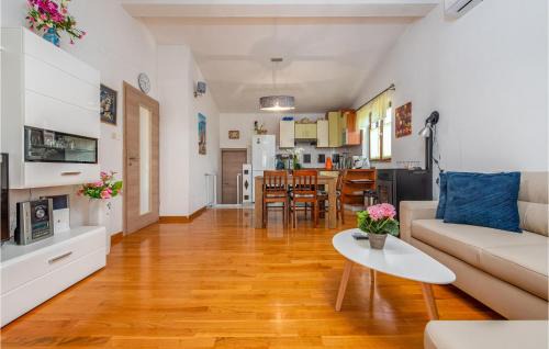 Posedarje House | Cozy Home In Slivnica