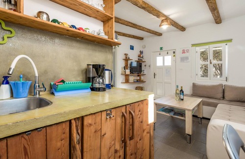 Mali Losinj House | Cozy home in Sveti Jakov with kitchen